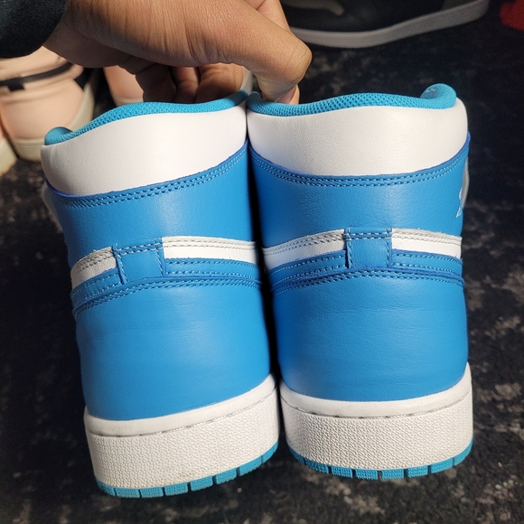 Air Jordan 1 UNC - Picture 4 of 5